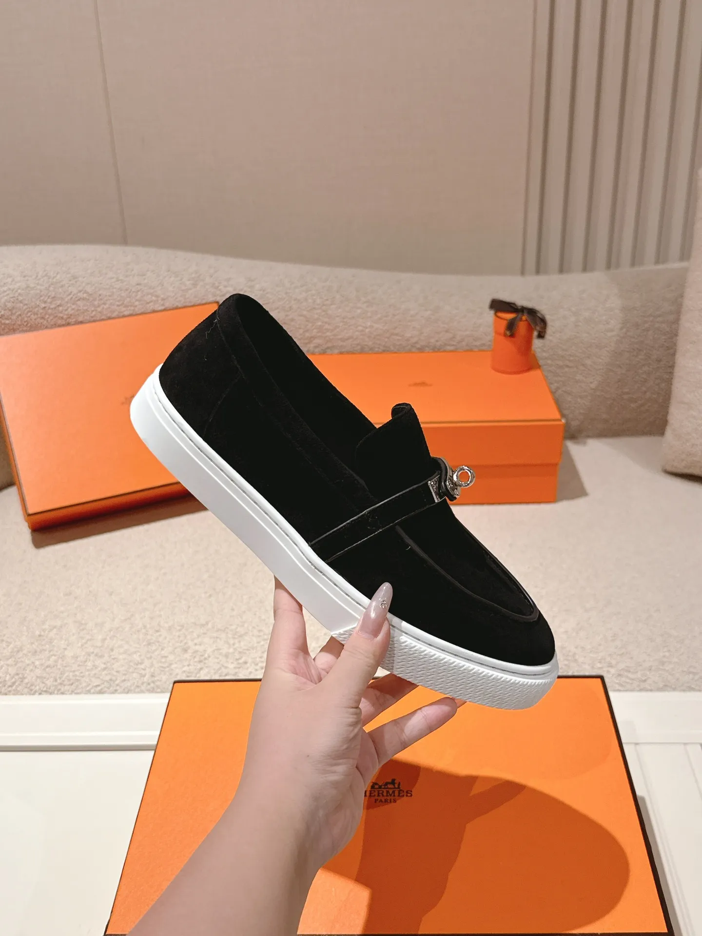 Men's shoes 💰640💰 Hermes# New Kelly buckle thick-soled loafers. Upper: cowhide/suede material. Lining: sheepskin lining. Outsole: exclusive molded outsole. Size: women's size 35-40, men's size 39-45 (female 41/male 46 customized, non-refundable)